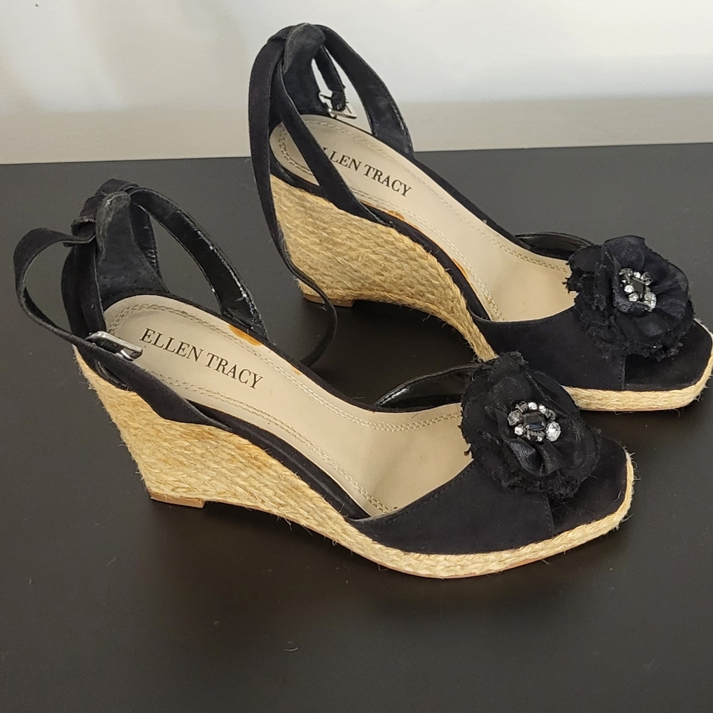 Ellen Tracy Wedge Sandal size 6.5M